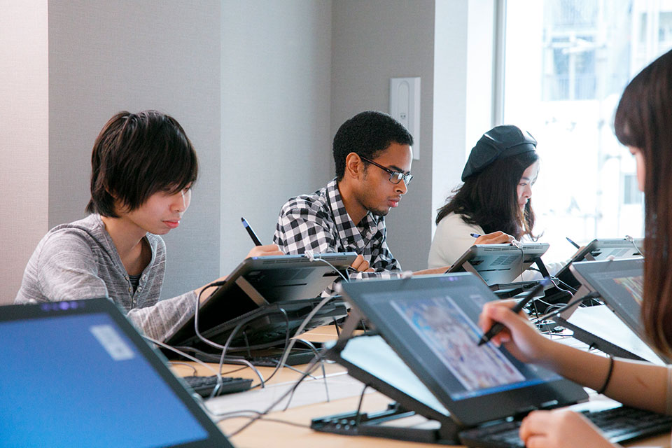 企業課題やコンテストを通して、実践的に学びます。