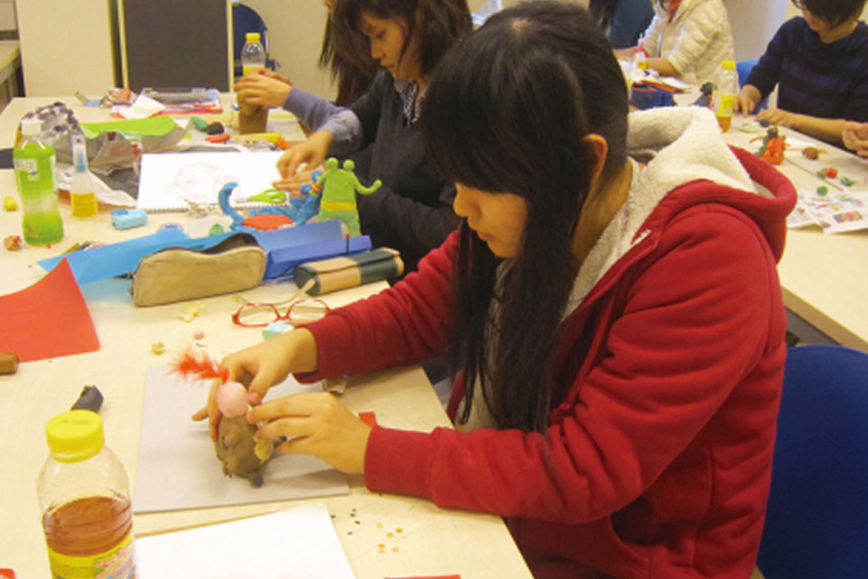 設計や枠組みから、販売までのトータルデザインを通して喜ばれるモノづくりビジネスを行う